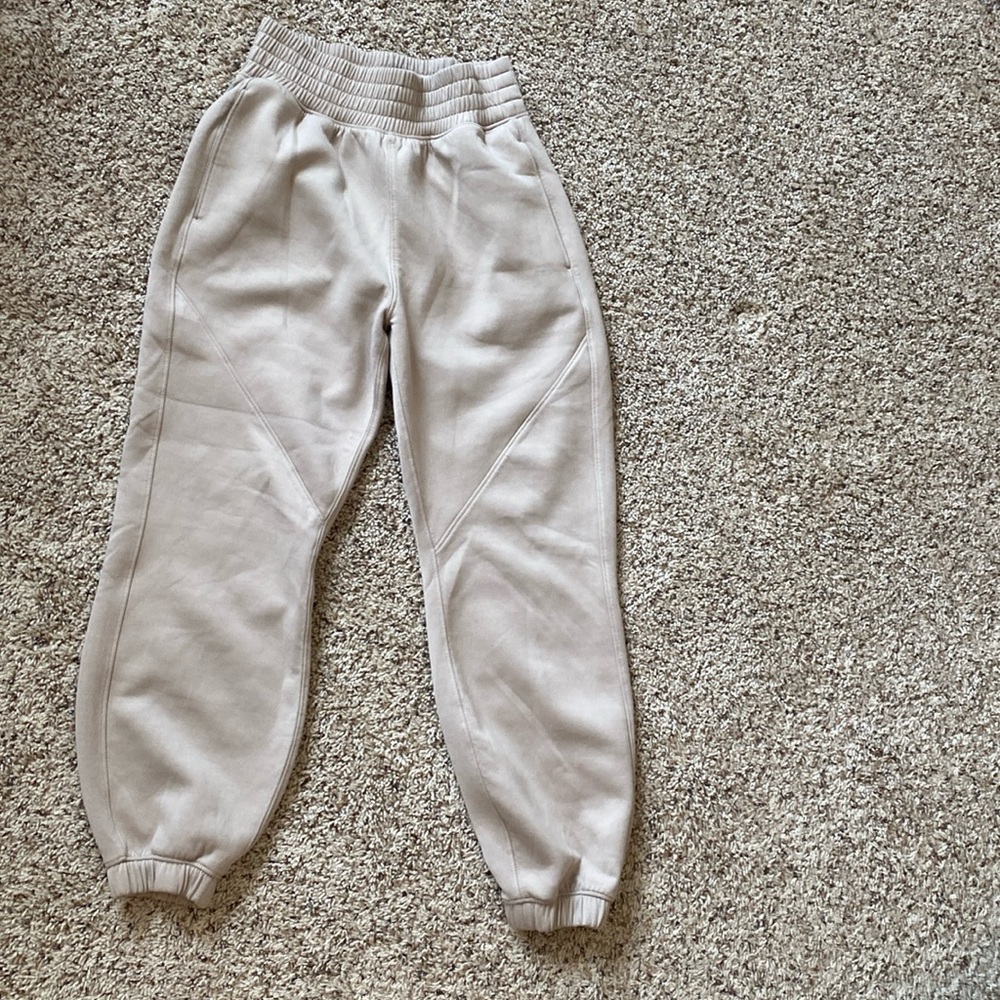Abercrombie & Fitch Women's YPB neoKNIT Jogger in Sand | XS short.